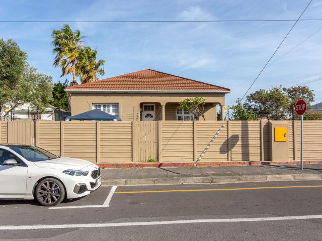 Townhouse for sale in Parow, Western Cape