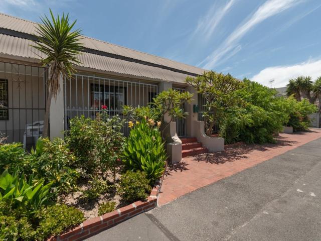 Townhouse for sale in Parow, Western Cape