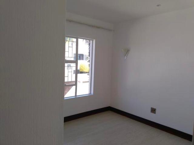 Townhouse for rent in Vosloorus, Gauteng