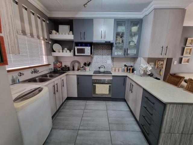 Townhouse for rent in Vosloorus, Gauteng