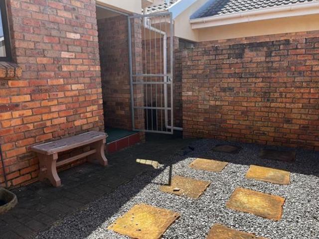 Townhouse for rent in Amatola View, Bhisho