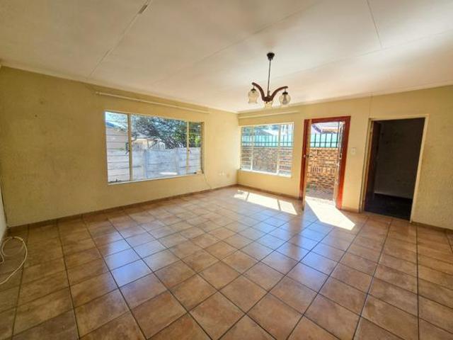 Townhouse for sale in West Rand Garden estates, Westonaria Local Municipality