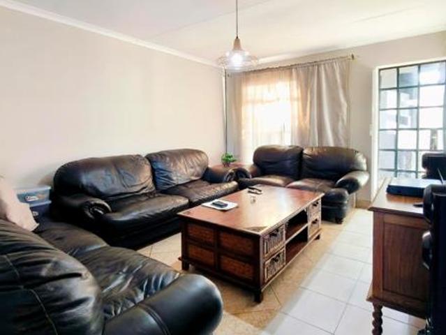 Townhouse for sale in Dr Kenneth Kaunda, North West