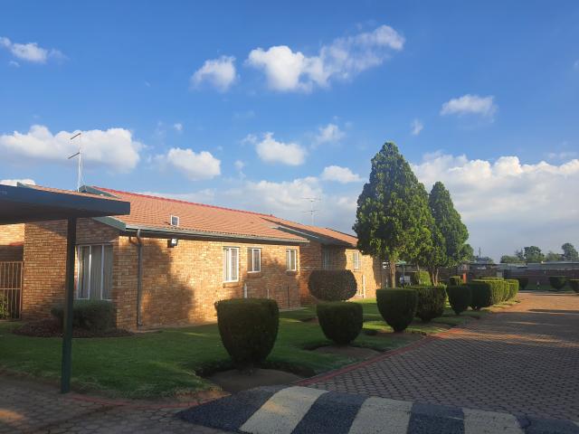 Townhouse for sale in Nooitgedacht, Gauteng