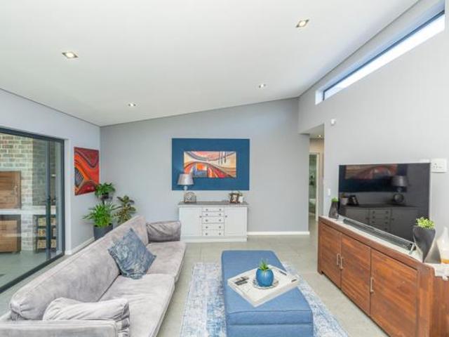 Townhouse for sale in Cape Town, Western Cape
