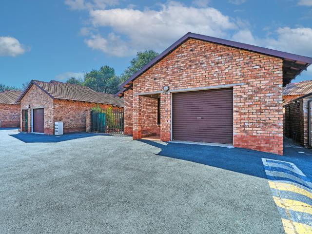 Townhouse for sale in Midrand, Halfway Gardens