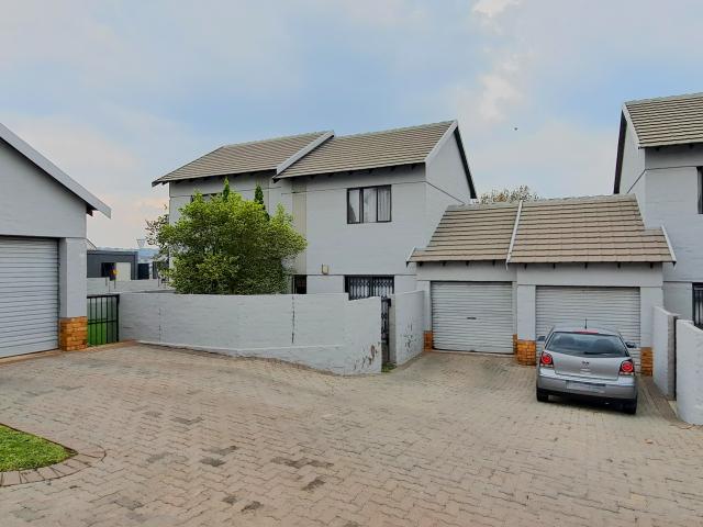 Townhouse for sale in Midrand, Halfway Gardens