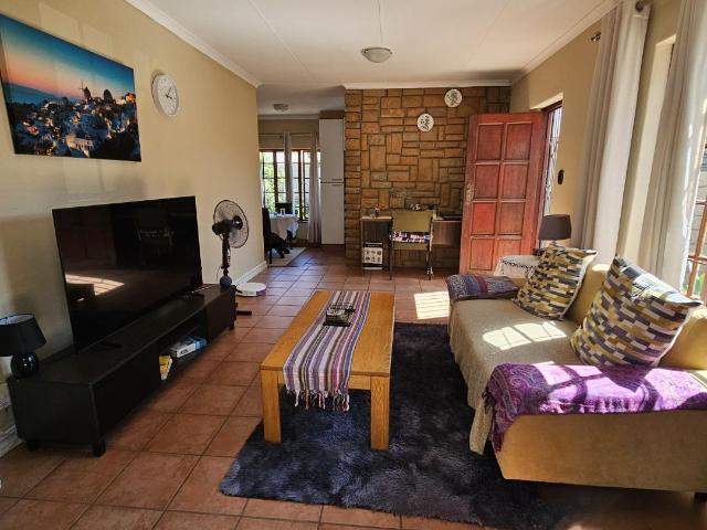Townhouse for sale in Midrand, Halfway Gardens
