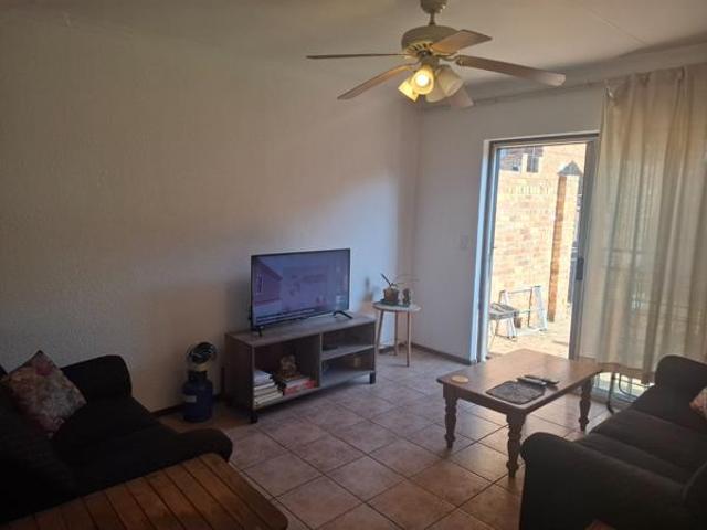 Townhouse for rent in Vosloorus, Gauteng
