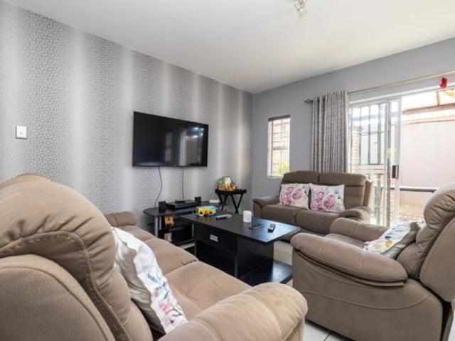 Townhouse for sale in Vosloorus, Gauteng