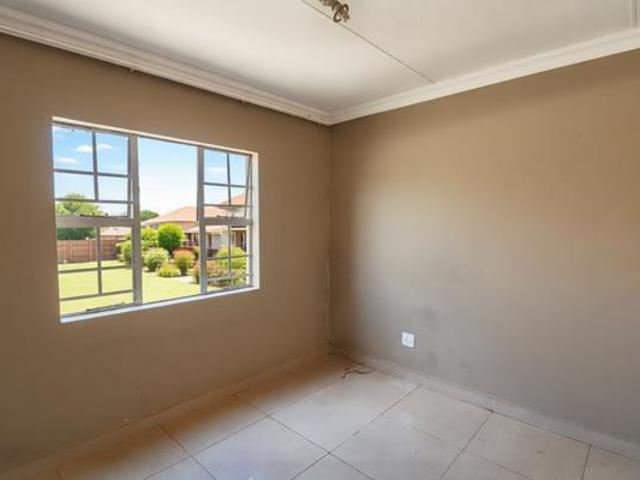 Townhouse for sale in Vosloorus, Gauteng