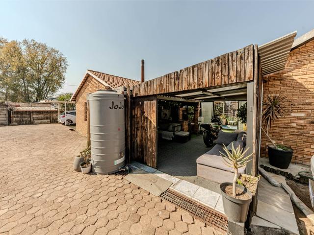 Townhouse for sale in Nooitgedacht, Gauteng