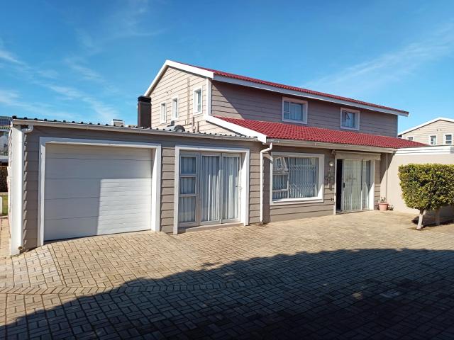 Townhouse for sale in Groot Brak Rivier, Western Cape