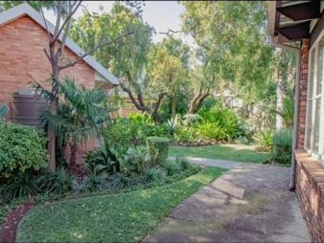 Townhouse for rent in Waterkloof, Gauteng