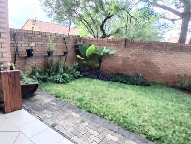 Townhouse for rent in Waterkloof, Gauteng