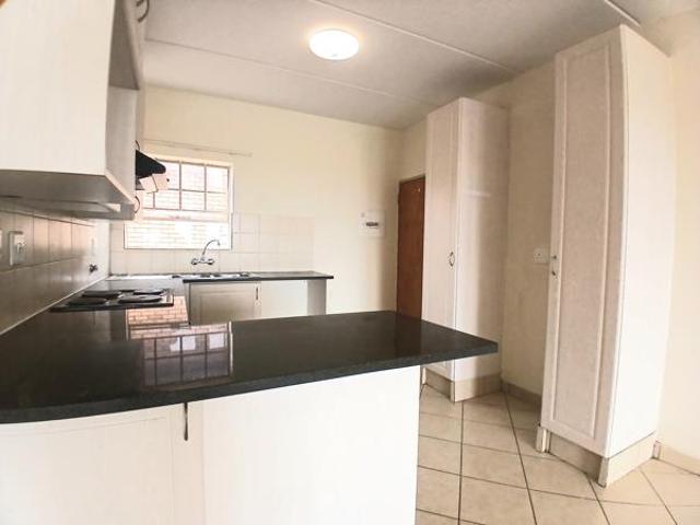 Townhouse for rent in Waterkloof, Gauteng