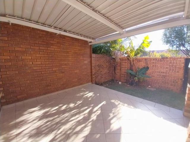 Townhouse for rent in Waterkloof, Gauteng