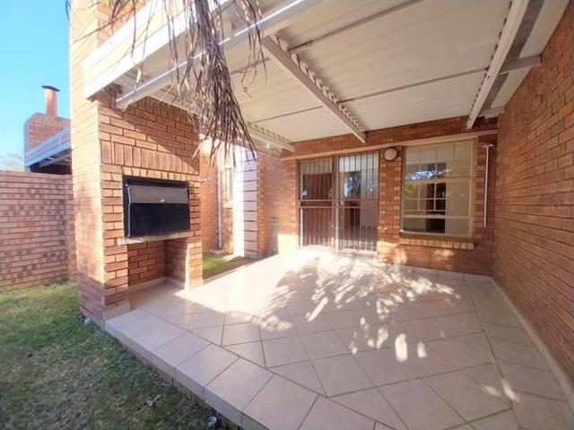 Townhouse for rent in Waterkloof, Gauteng