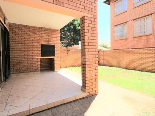 Townhouse for rent in Waterkloof, Gauteng
