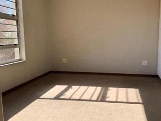 Townhouse for rent in Waterkloof, Gauteng