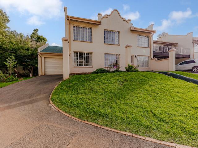 Townhouse for sale in Nooitgedacht, Gauteng
