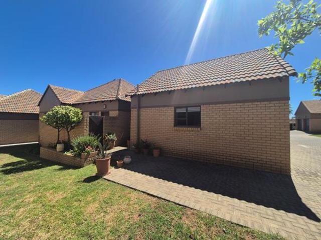 Townhouse for sale in Bloemfontein, Free State