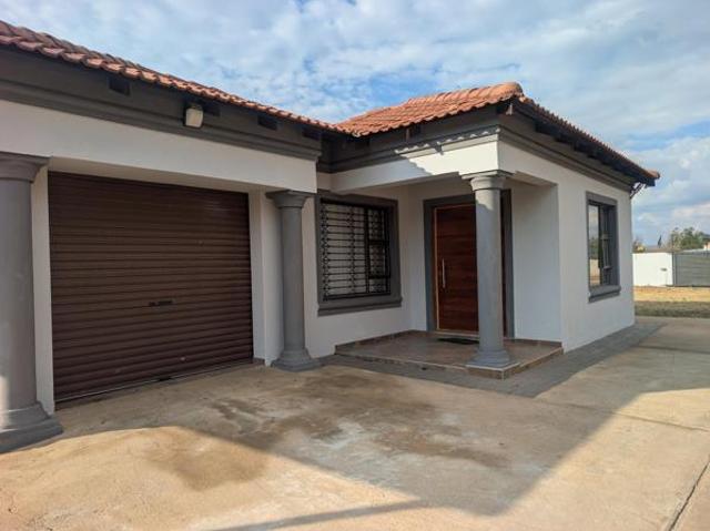 Townhouse for rent in Midvaal, Gauteng