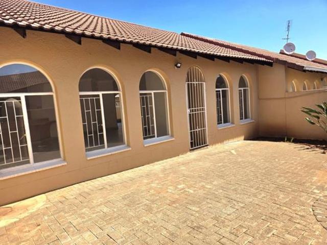 Townhouse for sale in Bloemfontein, Free State