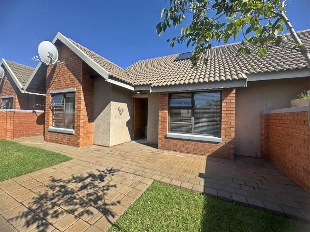 Townhouse for sale in Bloemfontein, Free State