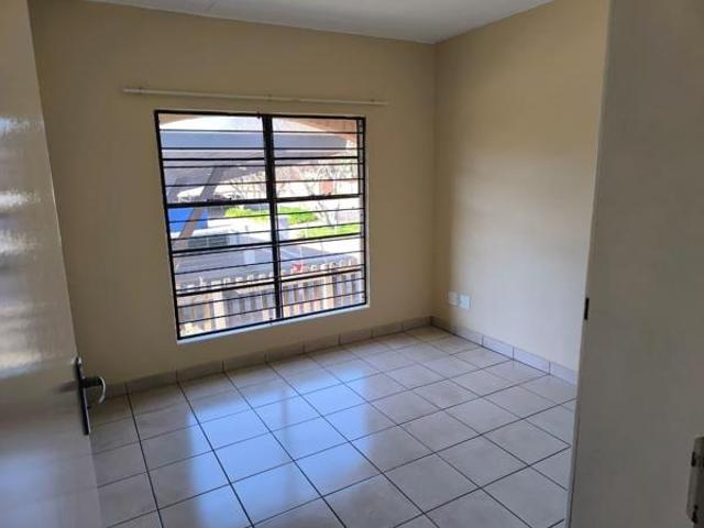 Townhouse for rent in Waterkloof, Gauteng