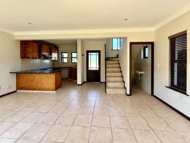 Townhouse for rent in Seaview, Kwazulu-natal
