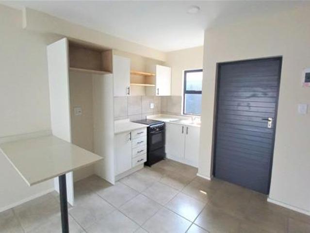 Townhouse for rent in Seaview, Kwazulu-natal