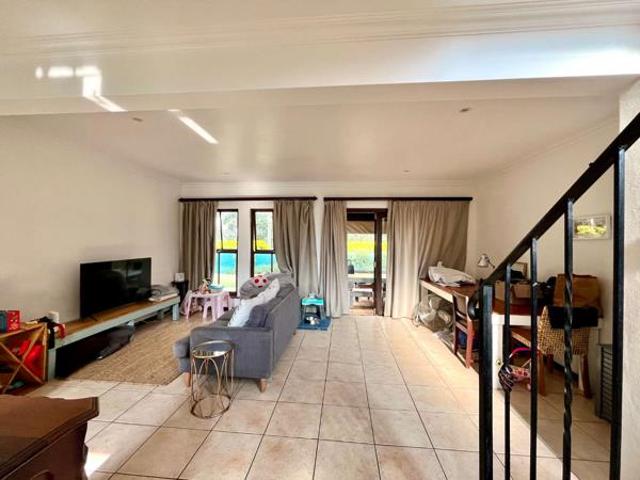 Townhouse for rent in Seaview, Kwazulu-natal
