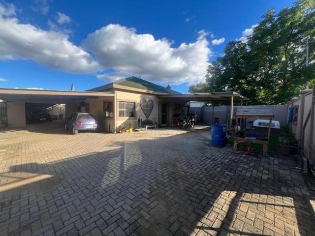 Townhouse for sale in Bloemfontein, Free State