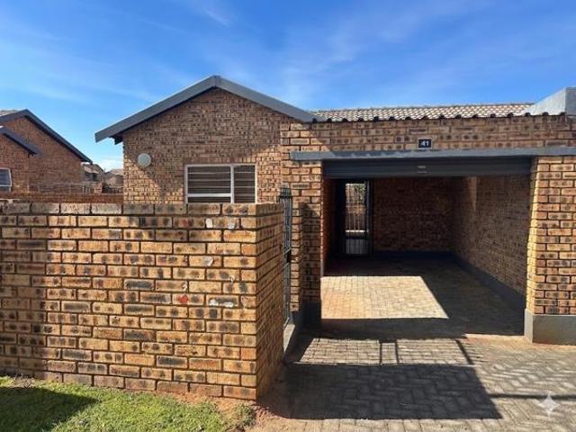 Townhouse for sale in Westonaria, Gauteng