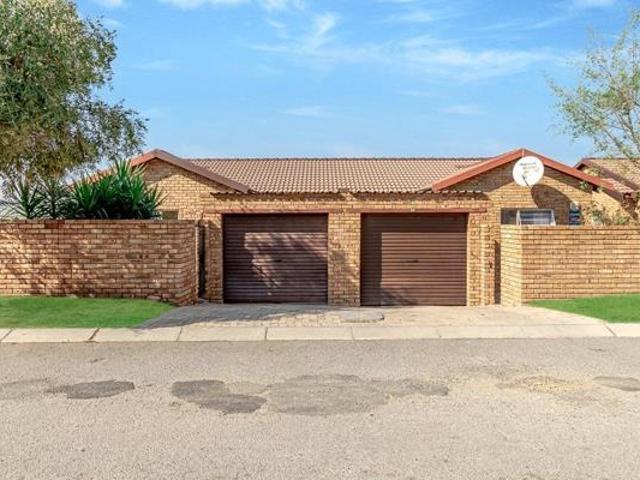 Townhouse for sale in West Rand Garden estates, Westonaria Local Municipality