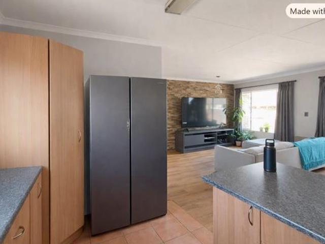 Townhouse for rent in Westonaria, Gauteng