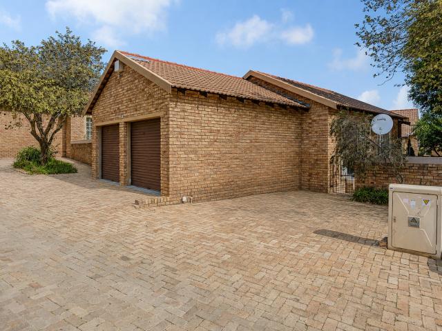 Townhouse for sale in Nooitgedacht, Gauteng