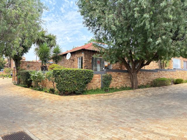Townhouse for sale in Nooitgedacht, Gauteng