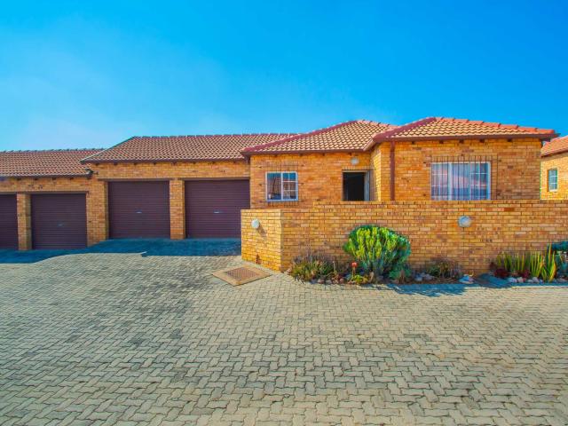 Townhouse for sale in Nooitgedacht, Gauteng