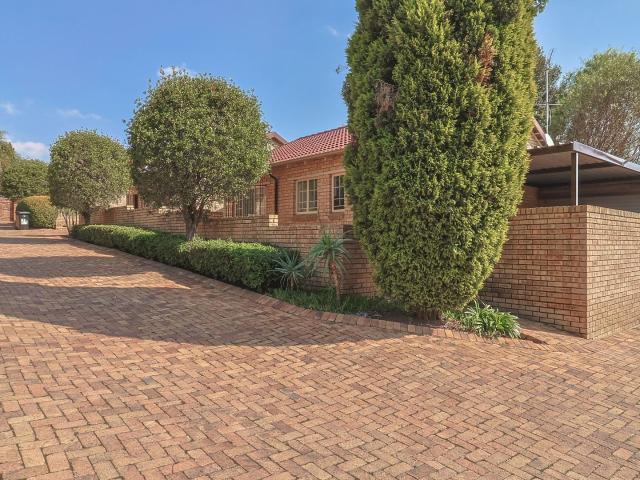 Townhouse for sale in Roodepoort