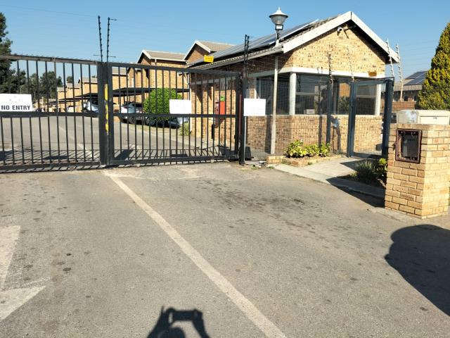 Townhouse for sale in Nooitgedacht, Gauteng