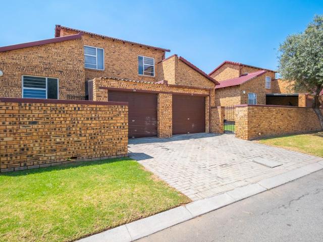 Townhouse for sale in Nooitgedacht, Gauteng