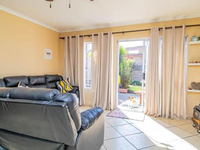 Townhouse for rent in Ekurhuleni, Gauteng