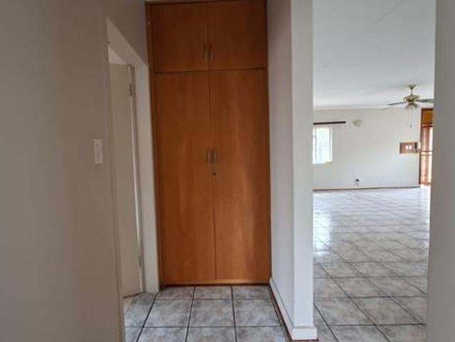 Townhouse for rent in Klerksdorp, Matlosana Local Municipality