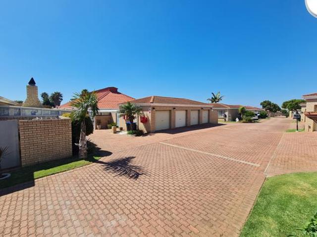 Townhouse for sale in Jeffreys Bay, Kouga Local Municipality