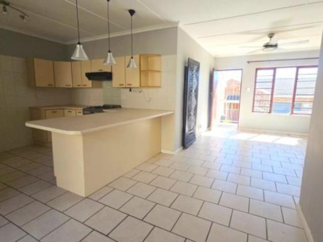 Townhouse for sale in Jeffreys Bay, Kouga Local Municipality