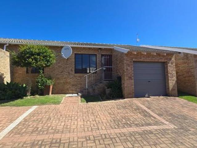 Townhouse for sale in Jeffreys Bay, Kouga Local Municipality