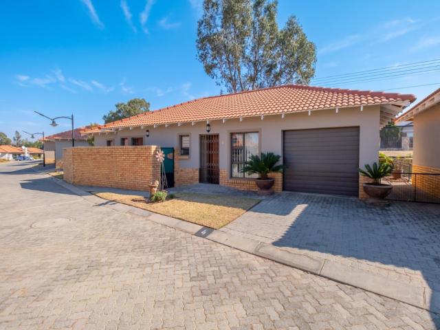 Townhouse for sale in Lesedi Local Municipality, Gauteng