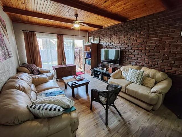 Townhouse for sale in Dr Kenneth Kaunda, North West